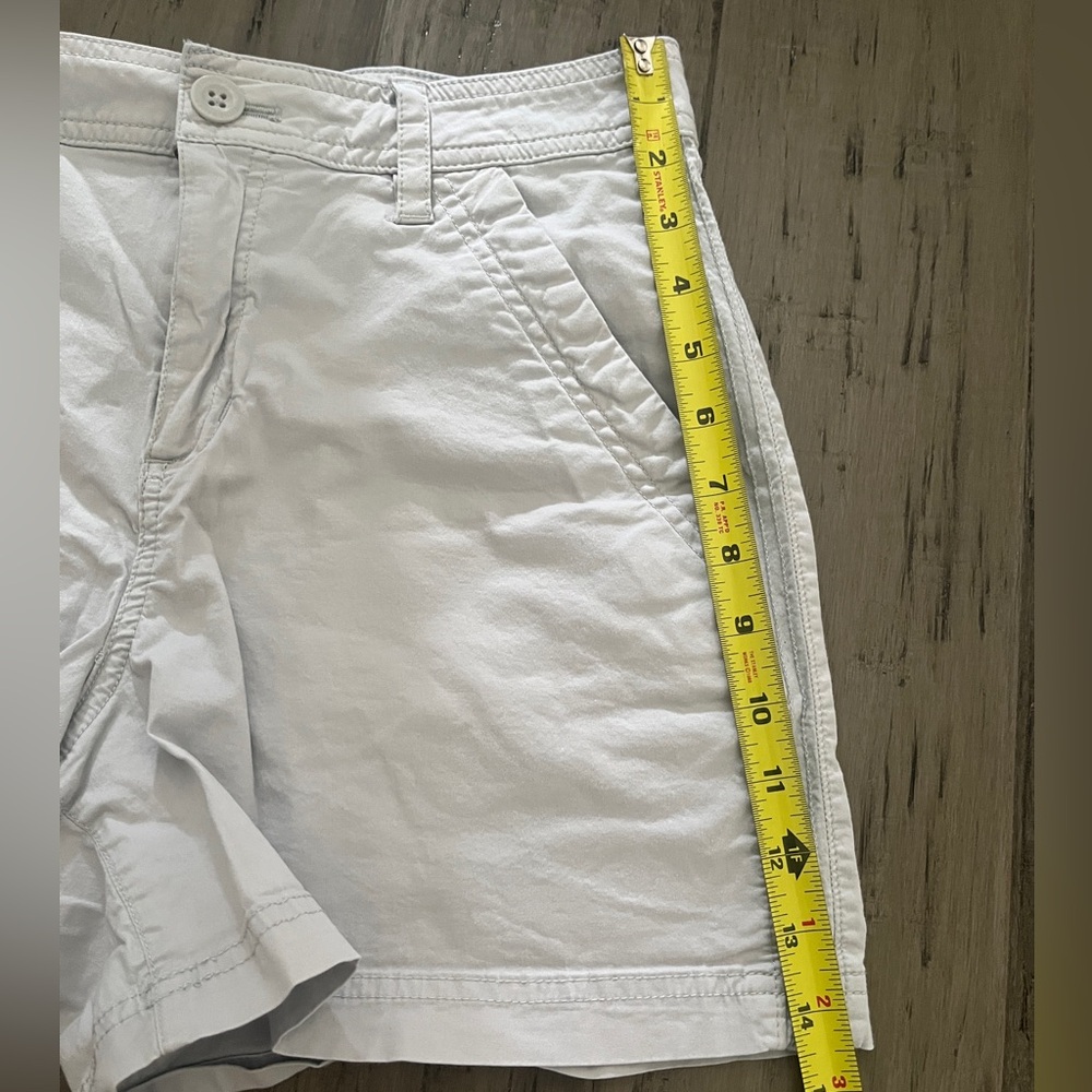 Eddie Bauer Women’s Grayish White Khaki Shorts Size 10 - Picture 8 of 11